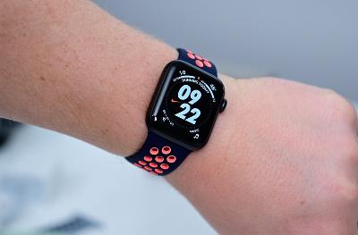 苹果预计将电池加入Apple Watch，引入“电池表带”