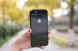iPhone 13系列机模上手视频曝光：刘海更小 扬声器位置改变