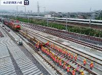 我国首条民营控股高铁杭绍台铁路全线铺轨贯通 预计今年年底开通运营