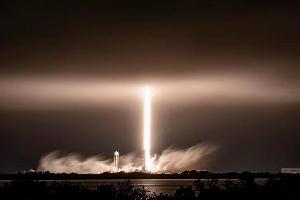 SpaceX猎鹰9号火箭发射，将51颗星链卫星送入预定轨道