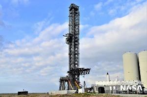 SpaceX星际飞船发射塔进入收尾阶段，有望在下月开启测试