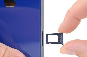 消息称 iPhone 15 Pro / Max 将不再支持物理 SIM 卡和插槽