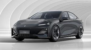 长安深蓝品牌旗下首款车型 SL03发布，国内首款量产氢燃料电池轿车