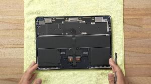 大神博主拆解MacBook Air，并装上了更大电池