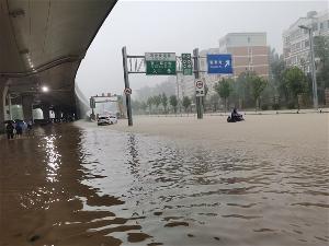 雷军回忆去年郑州特大暴雨，称今年还在持续走访