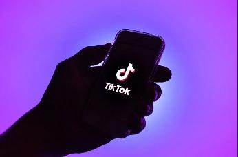 Tiktok宣布推出新的字幕和翻译工具，支持文本贴纸翻译