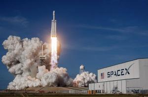 SpaceX完成今年的第32次发射任务，打破去年全年记录