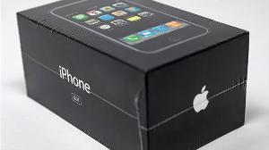 2007年乔布斯发布初代未开封的iPhone：最终拍卖：成交价约合26万元！