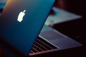 苹果申请 MacBook 发光 Logo 新专利名为：具有背光部分镜面结构的电子设备