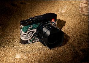 徕卡 Q2 敦煌特别限量版相机仅在中国大陆限量发售 300 台，定价 51800 元