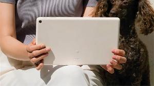 谷歌 Pixel Tablet 平板有 128GB/256GB 两个版本两种颜色，售价 600 美元起
