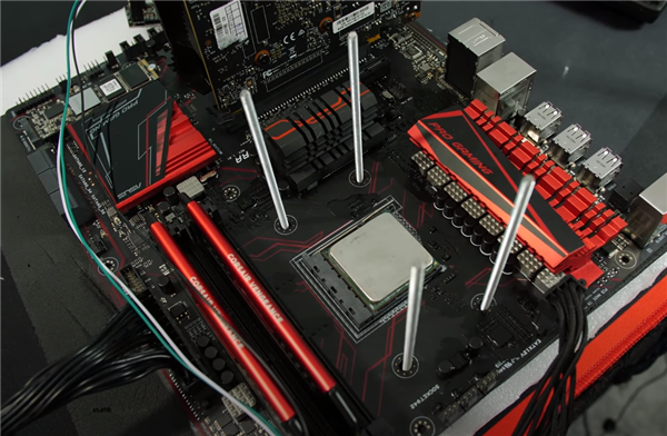 AMD推土机FX-8350超频至8.1GHz！却打不过3.6GHz锐龙