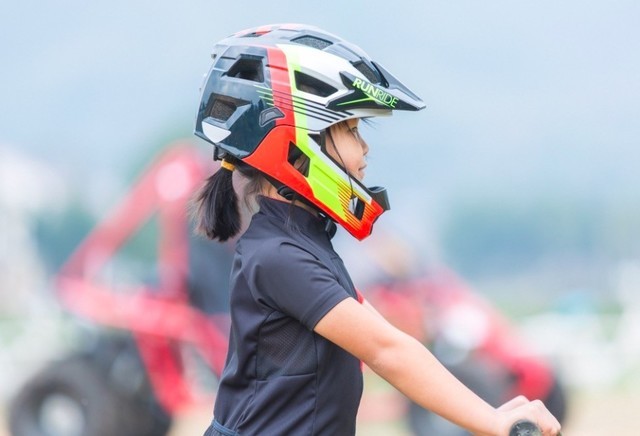 安全头盔价格上涨，导致交通处罚新规推行受阻