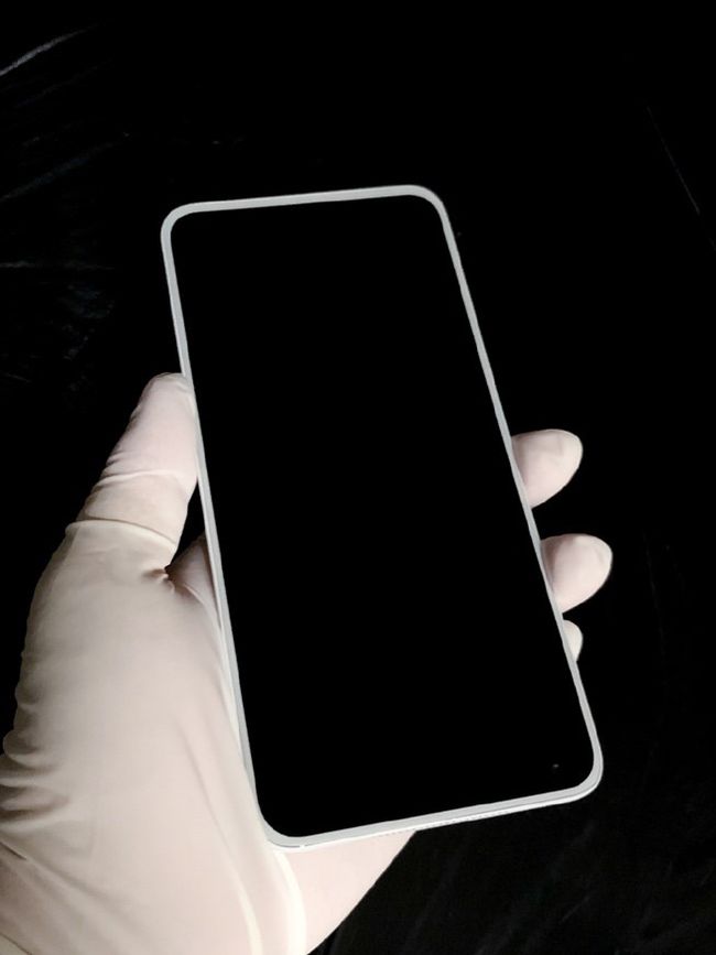 坚果宣布10月20日发布新品手机：或采用白色面板设计