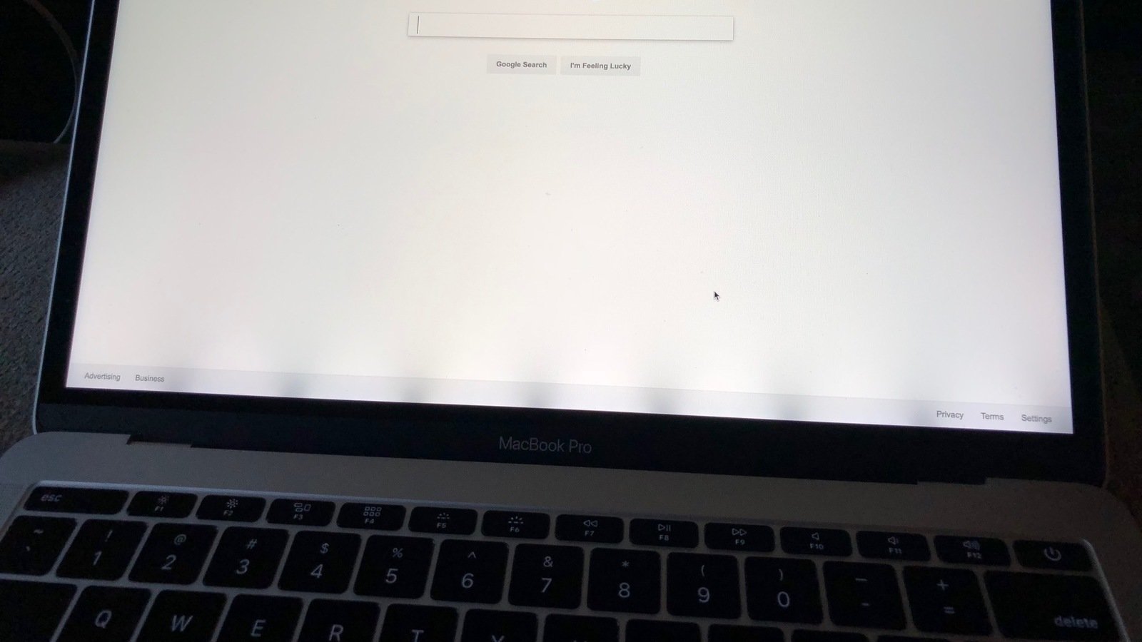 苹果延长MacBook Pro 13英寸屏幕背光维修计划期限