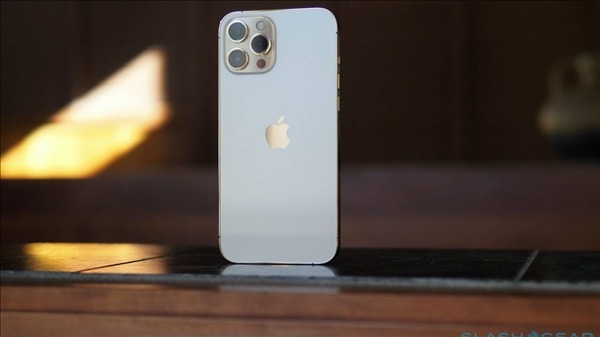 iPhone 12s超大杯渲染图曝光：支持120Hz高刷、屏下指纹