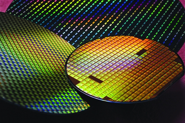 超薄二维半导体研制成功，1纳米芯片或成可能