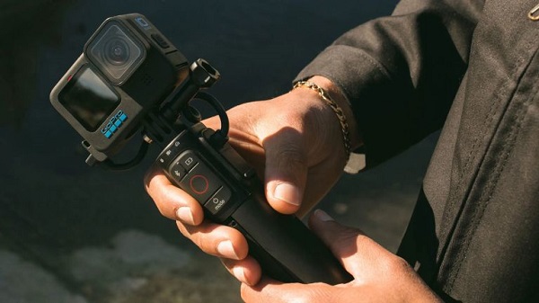 GoPro全新手柄配件可以当作三脚架、遥控器，增强大量续航