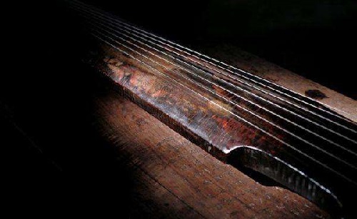 猜一猜中国古代名琴焦尾琴的得名源于