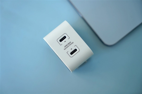 魅族上线酷似“小电视”：双USB充电器 附赠天线装饰件可以塞在两个Type-C接口中