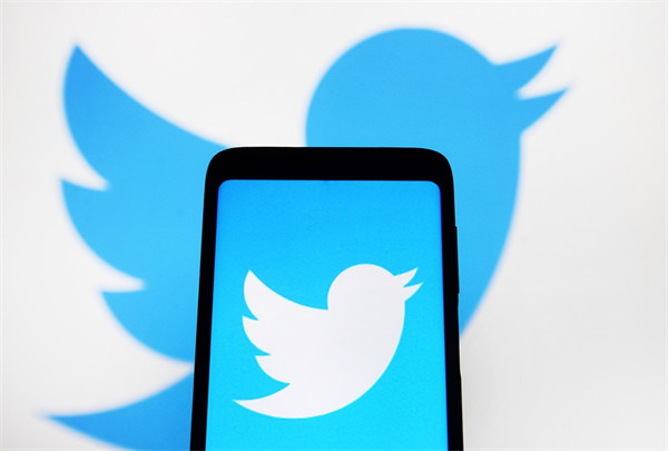 特斯拉 CEO 马斯克完成 440 亿美元将推特私有化的交易 首先解雇了几名 Twitter 高管