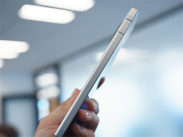 徕卡监制 夏普制造 软银独家产品 Leitz Phone 2 11月18日日本上市 售价上万元
