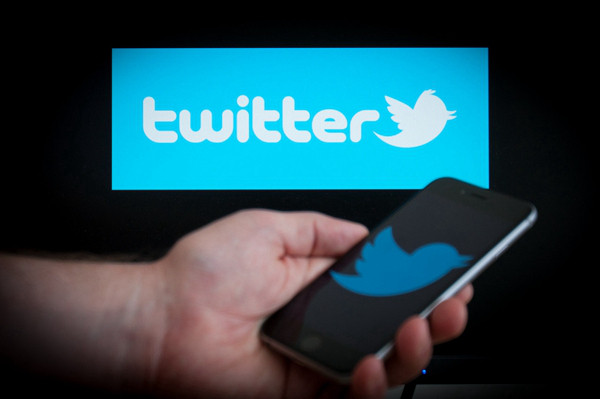 推特暂停每月8美Twitter Blue蓝V用户付费认证订阅服务 iPhone已不显示注册Twitter Blue选项
