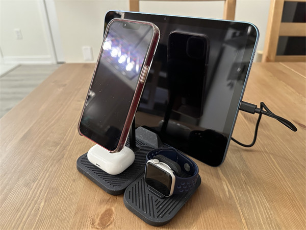 苹果 Zens 充电配件，用于 iPhone、iPad、AirPods和 Apple Watch 模块化四合一充电充电站