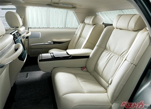 丰田世纪SUV最新消息：将于年中上市，定位和设计看齐劳斯莱斯库里南
