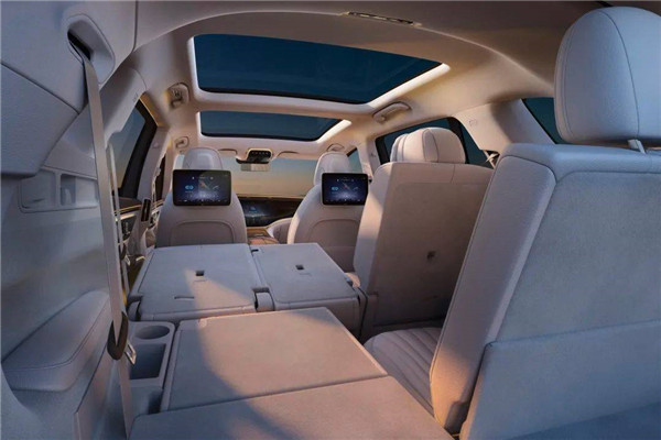 梅赛德斯-奔驰EQS SUV上市，其共推出3款车型，售价区间为91.05-110.05万元