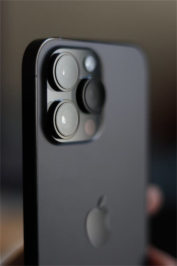 消息称：苹果 iPhone 15 Pro Max 手机将独占配备升级后的长焦镜头和潜望镜技术