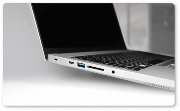 Fedora Slimbook 笔记本发布，搭载长宽比 16：10 的 16 英寸屏