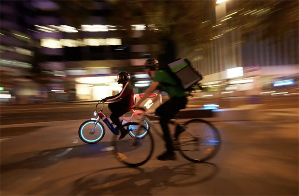 披萨商达美乐推出 dxb 电动自行车