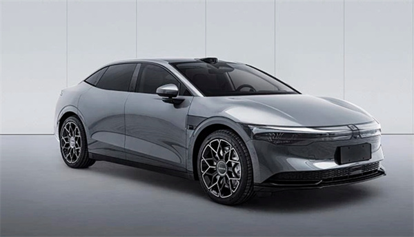 极氪 007 纯电轿车开启预售，限时售价 22.49 万元起