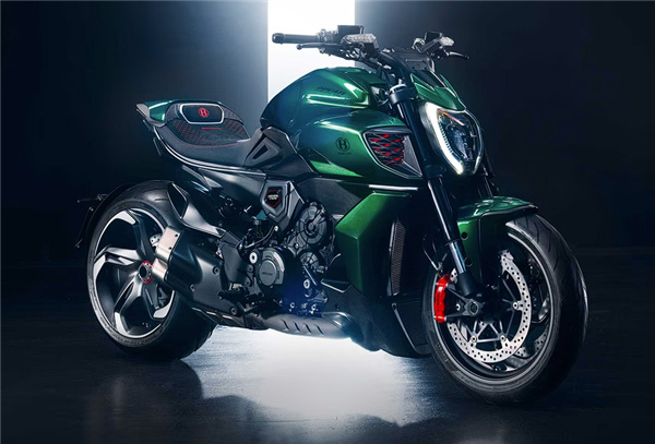 杜卡迪联合宾利推出限量版Diavel V4摩托车，售价7万美元