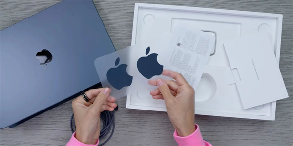 苹果新款 iPad Air / Pro 包装删除贴纸